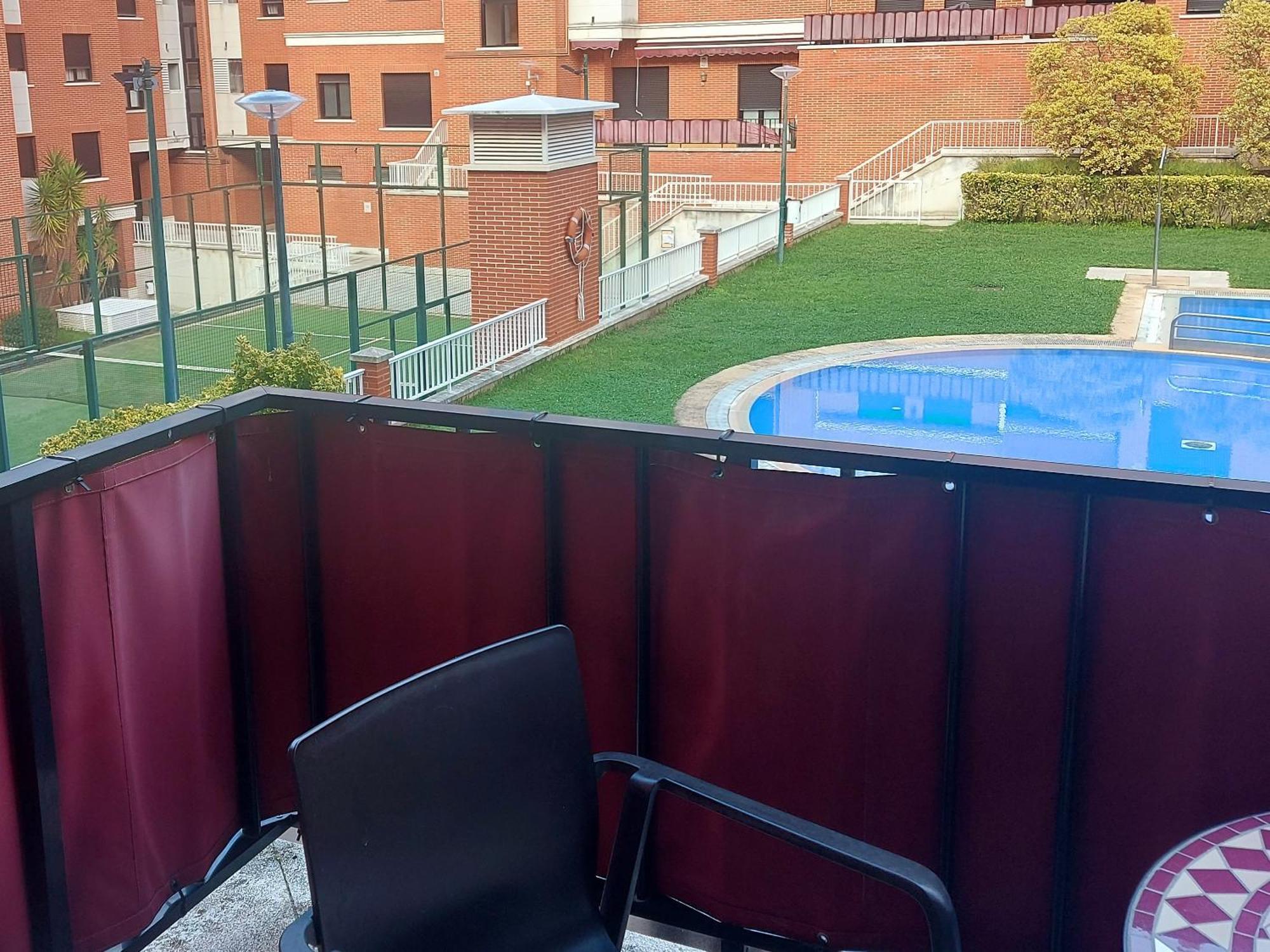 Coqueto Con Garaje Y Piscina A 8' Playa Brazomar